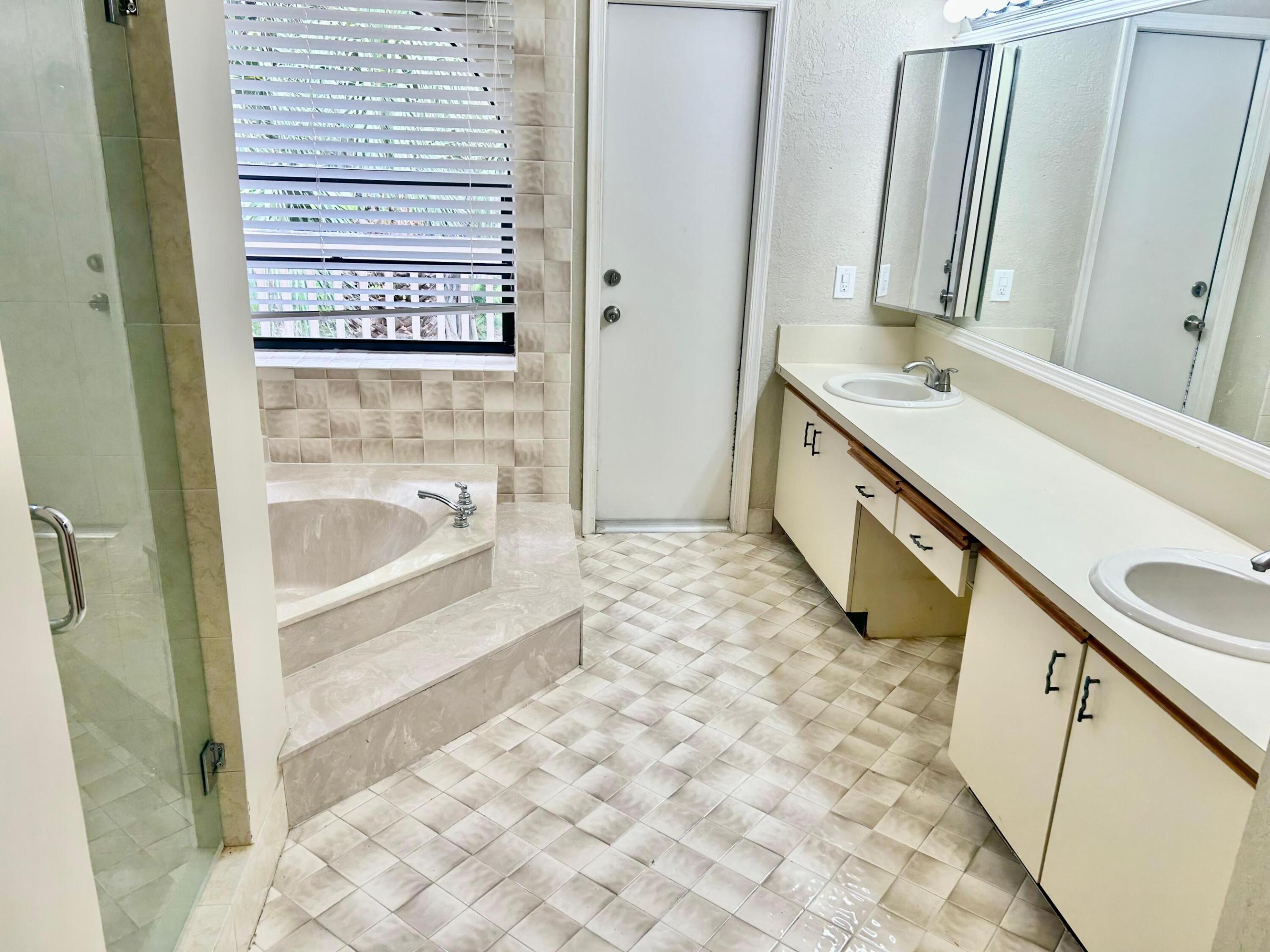 MERIDIANA AT BOCA POINTE I - Residential