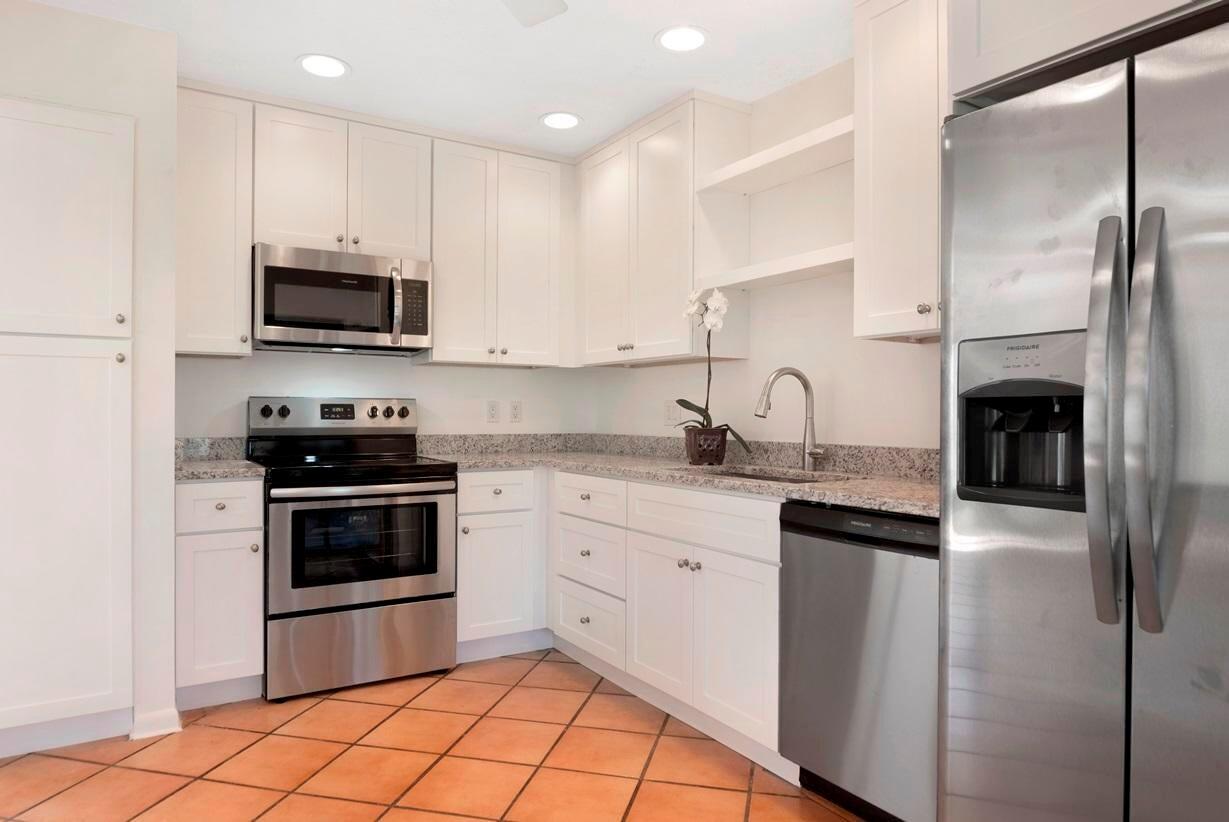 MIRROR LAKES 1 - Residential Lease