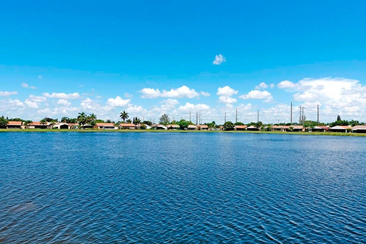 MIRROR LAKES 1 - Residential Lease