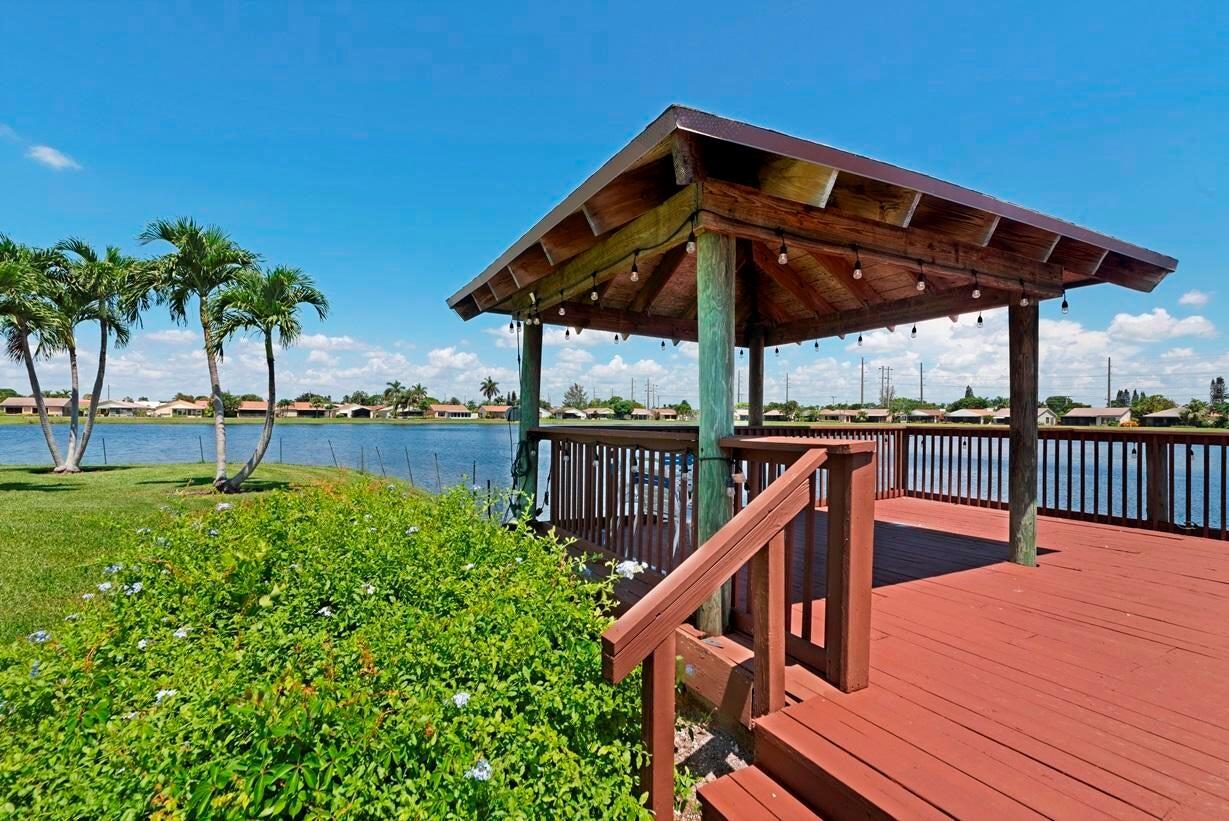 MIRROR LAKES 1 - Residential Lease