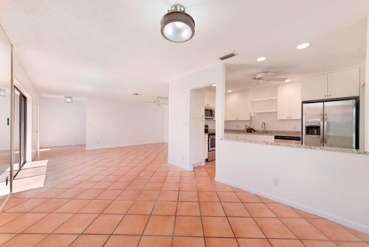 MIRROR LAKES 1 - Residential Lease