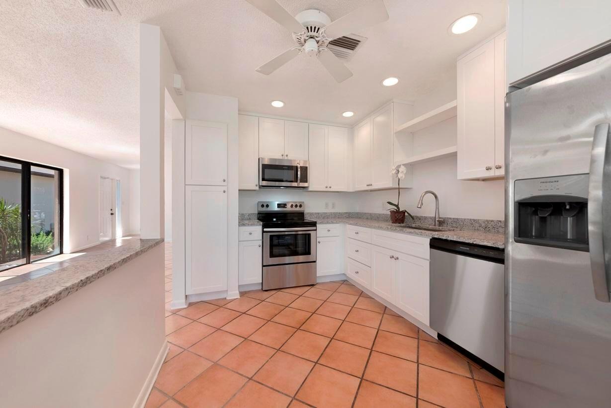 MIRROR LAKES 1 - Residential Lease