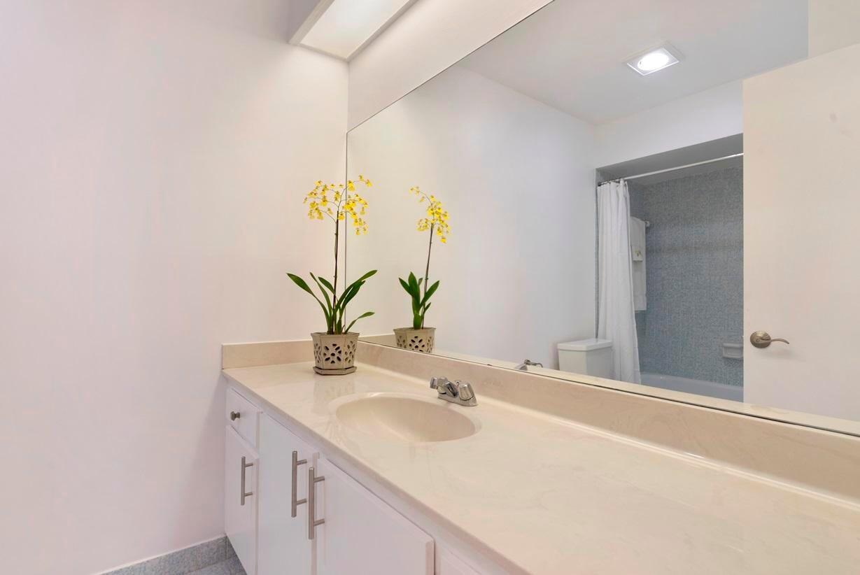 MIRROR LAKES 1 - Residential Lease