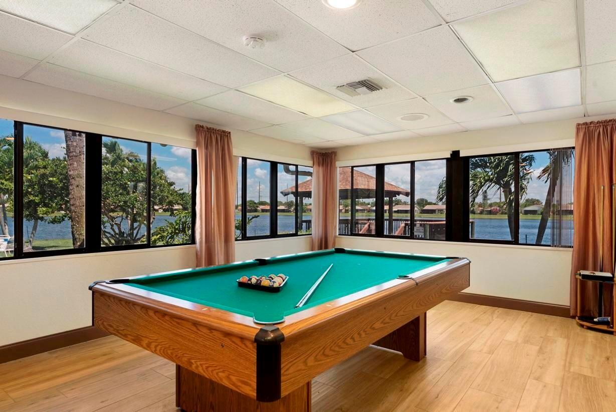 MIRROR LAKES 1 - Residential Lease