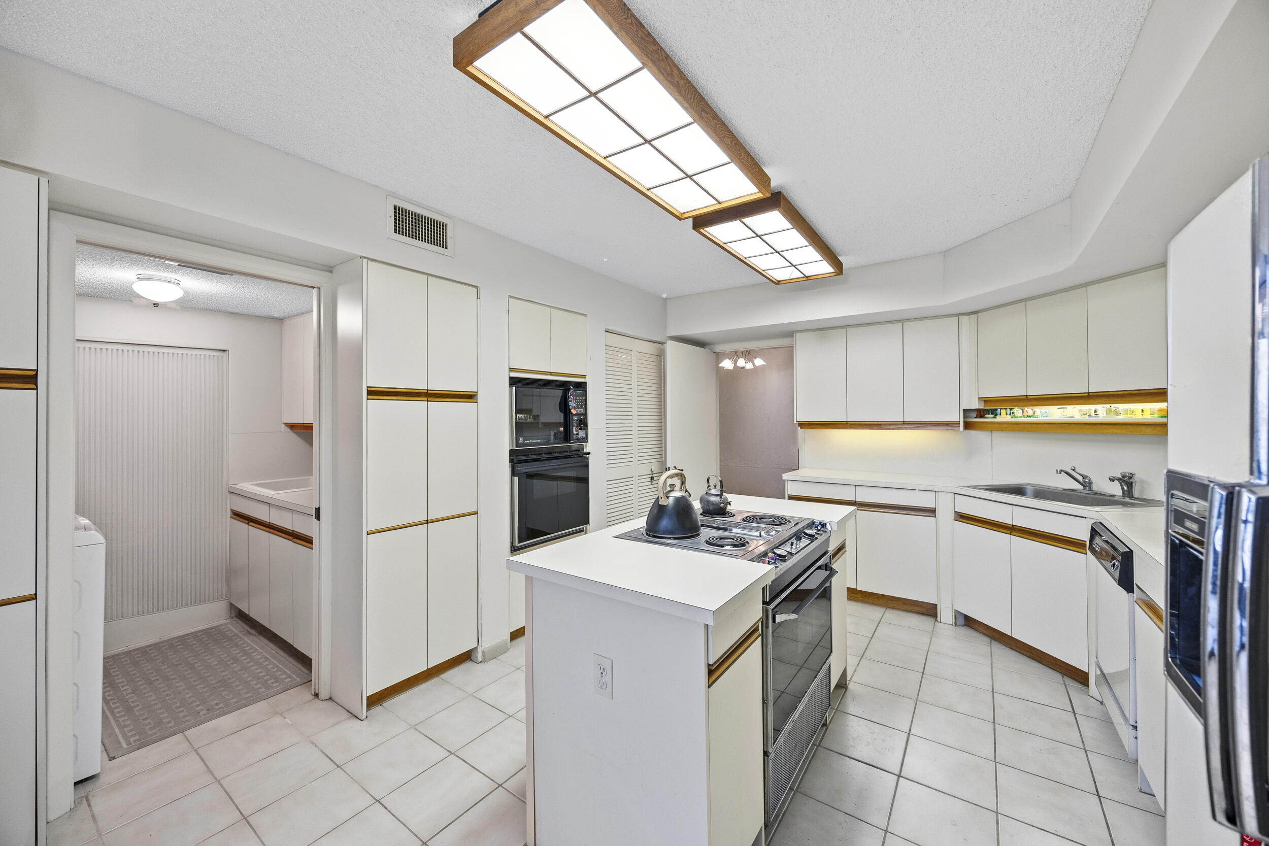 PROMENADE AT BOCA POINTE CONDOS 1,2 AND 3 IN OR413 - Residential