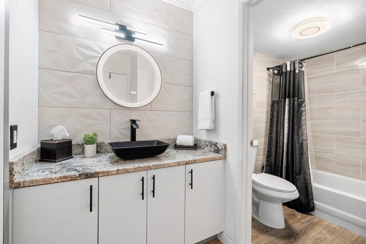 YACHT CLUB ON THE INTRACO - Residential Lease