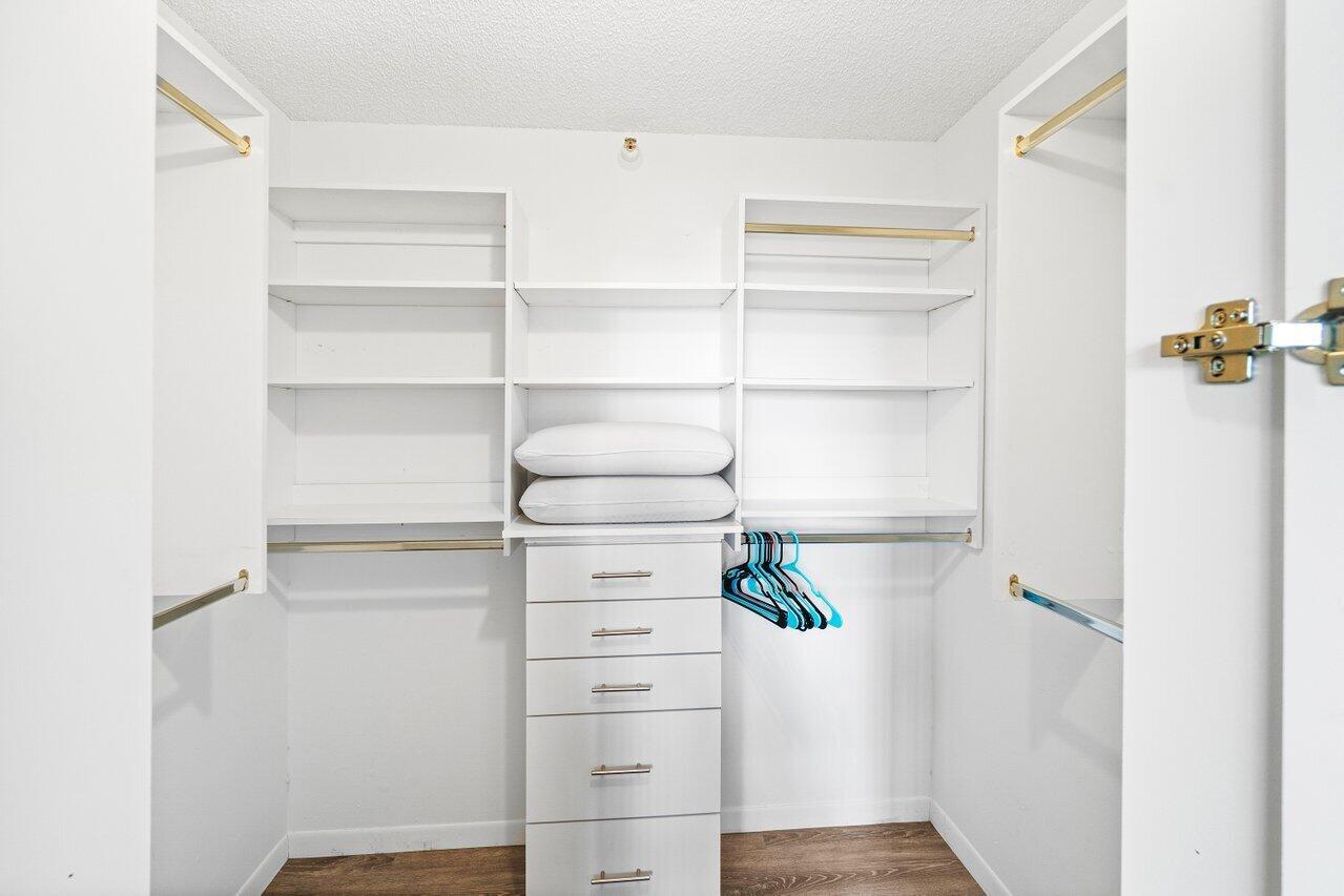 YACHT CLUB ON THE INTRACO - Residential Lease