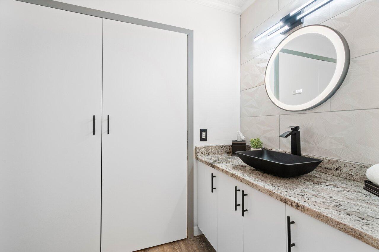 YACHT CLUB ON THE INTRACO - Residential Lease