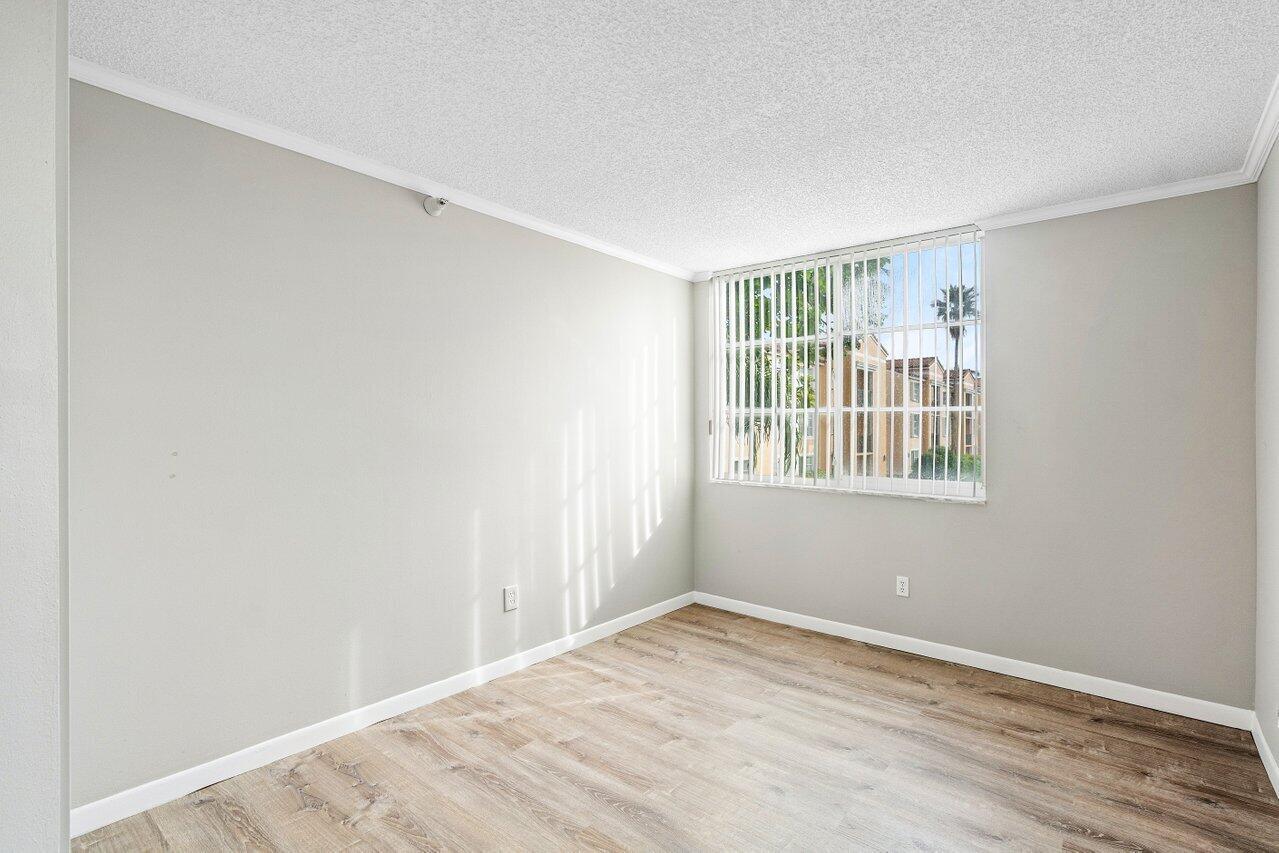 YACHT CLUB ON THE INTRACO - Residential Lease