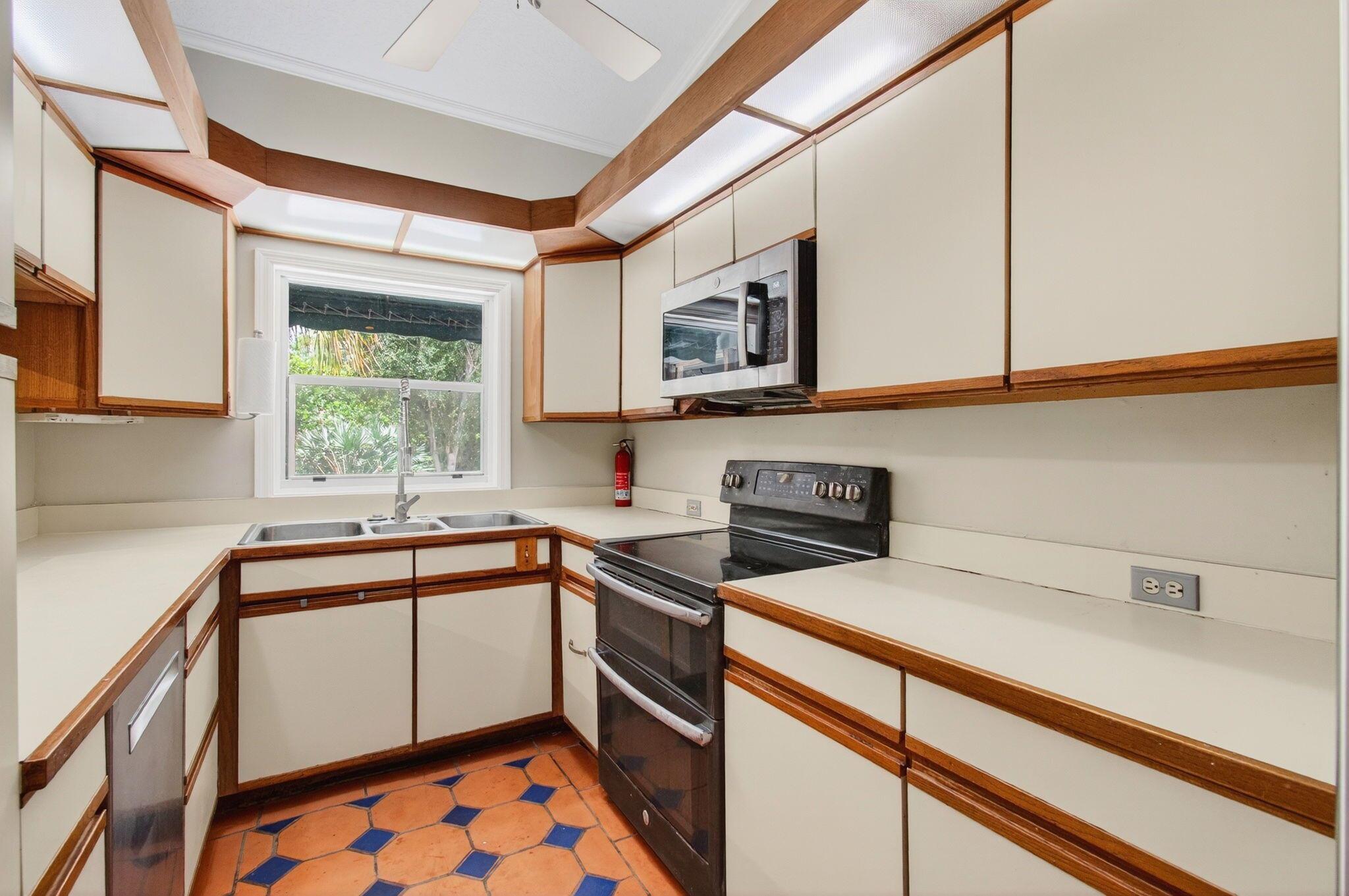 West Palm Beach, Florida, 33406, United States, 4 Bedrooms Bedrooms, ,4 BathroomsBathrooms,Residential,Active,1943728