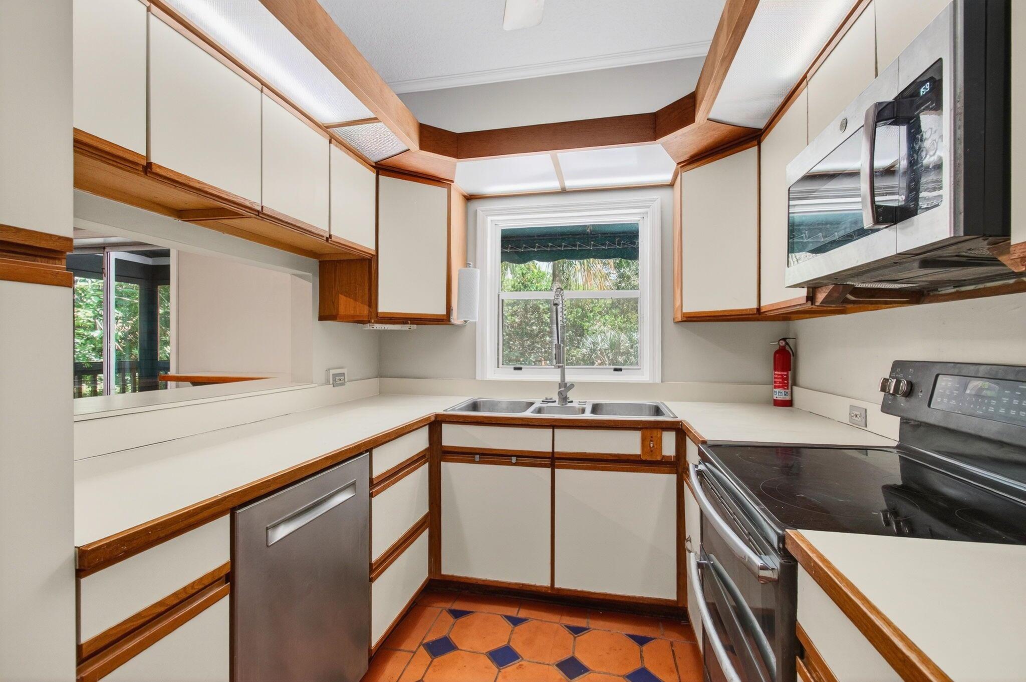 West Palm Beach, Florida, 33406, United States, 4 Bedrooms Bedrooms, ,4 BathroomsBathrooms,Residential,Active,1943728