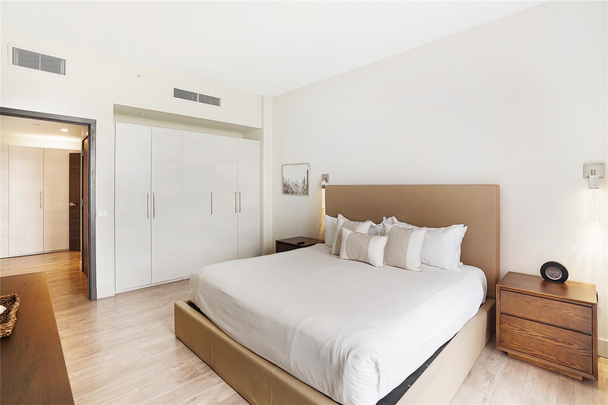Costa Hollywood - Residential