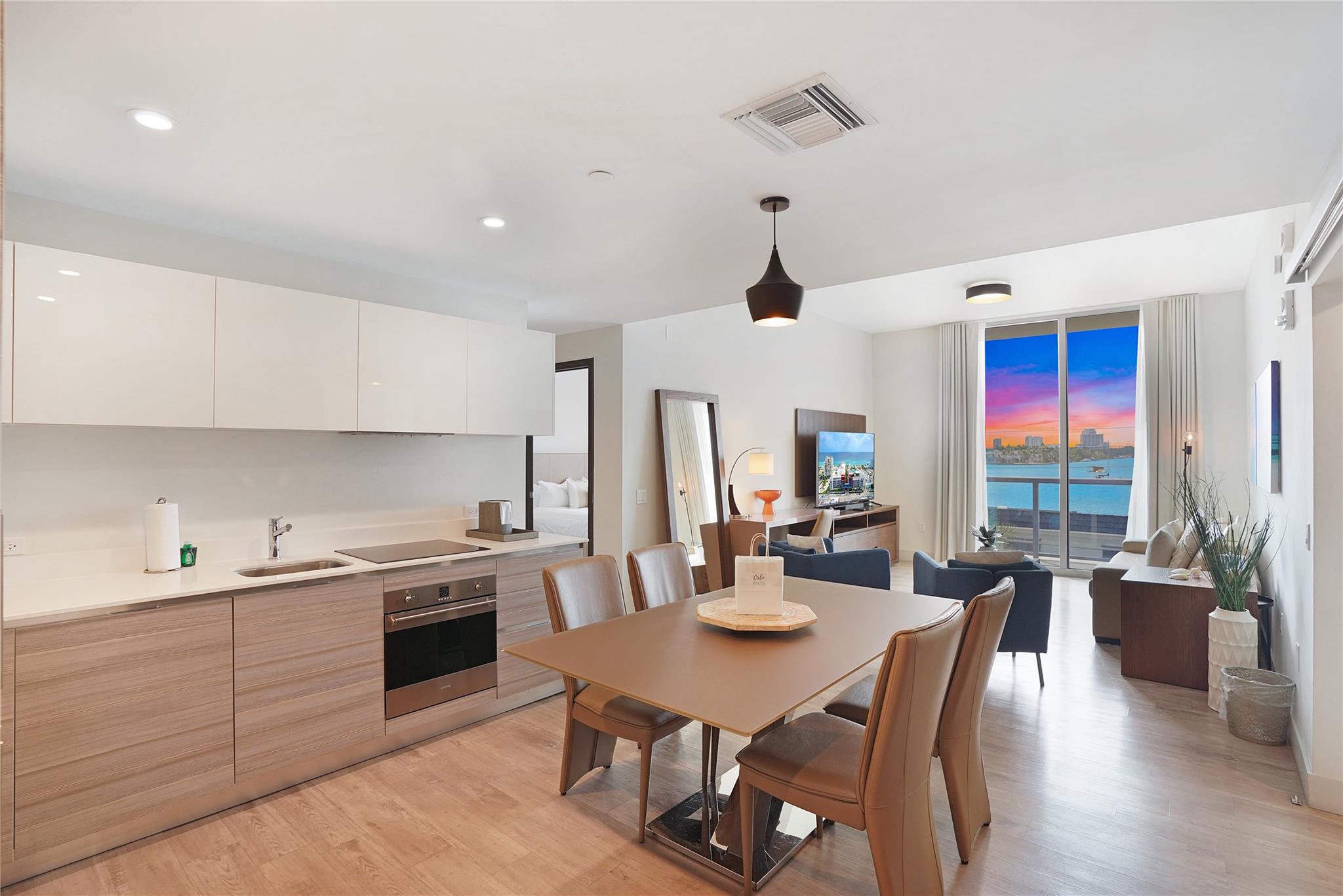 Costa Hollywood - Residential