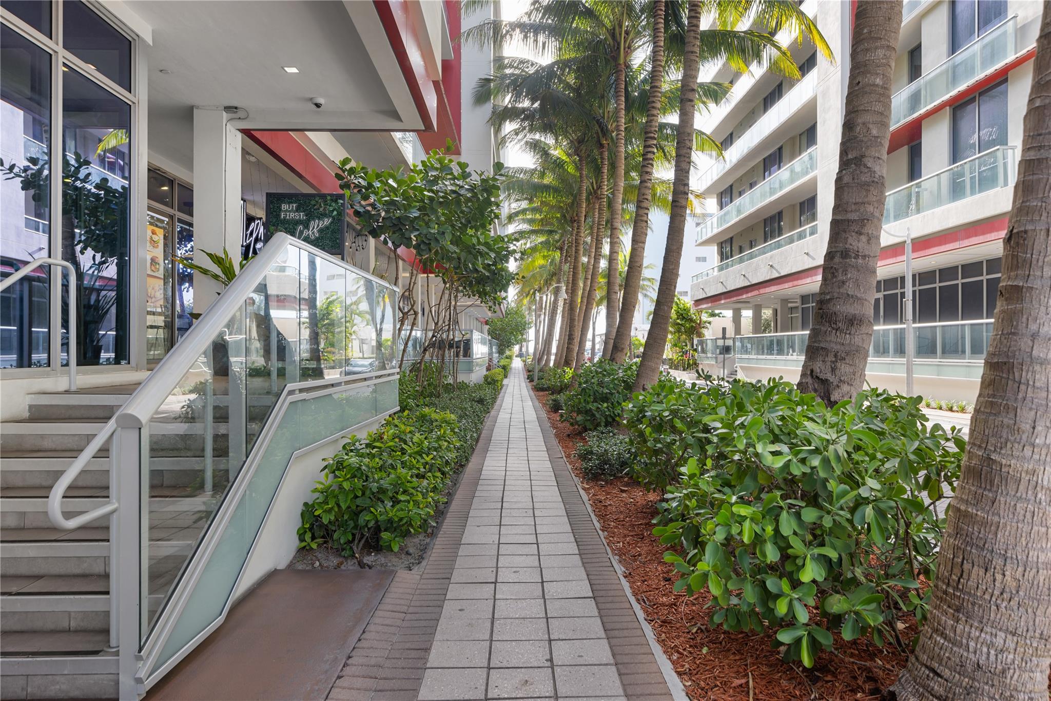 Costa Hollywood - Residential