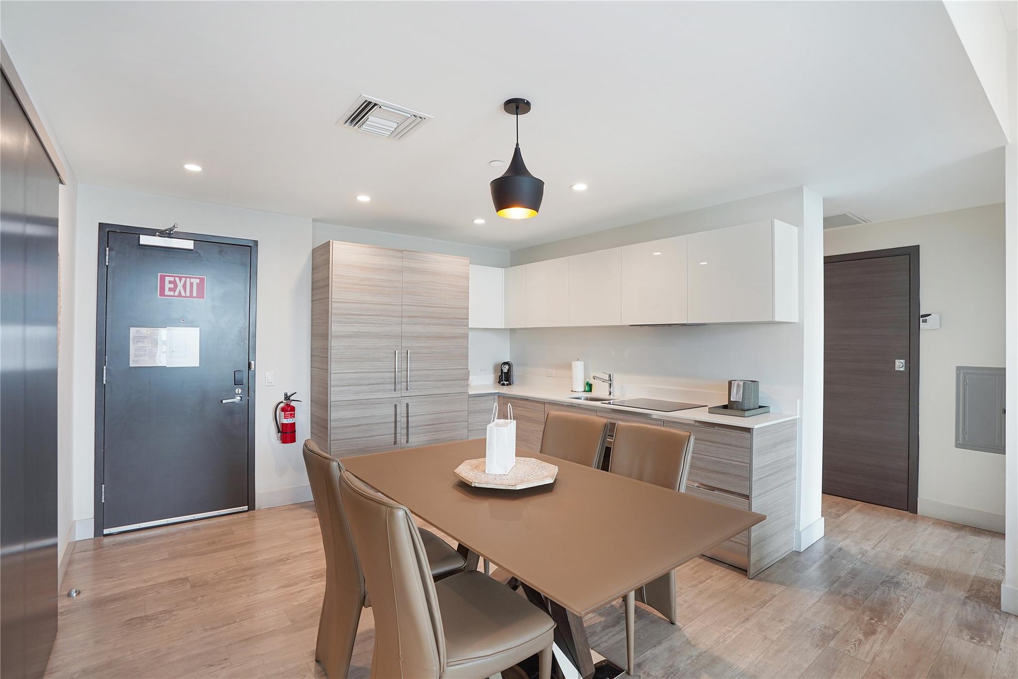 Costa Hollywood - Residential