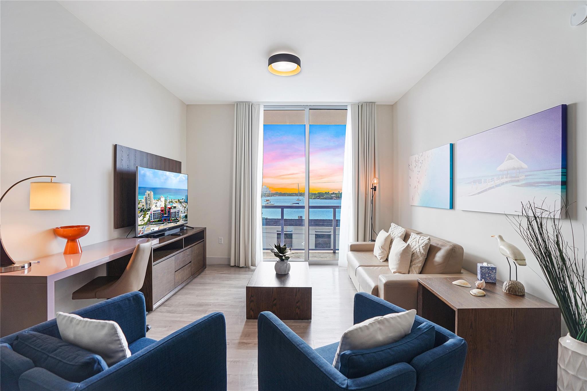 Costa Hollywood - Residential
