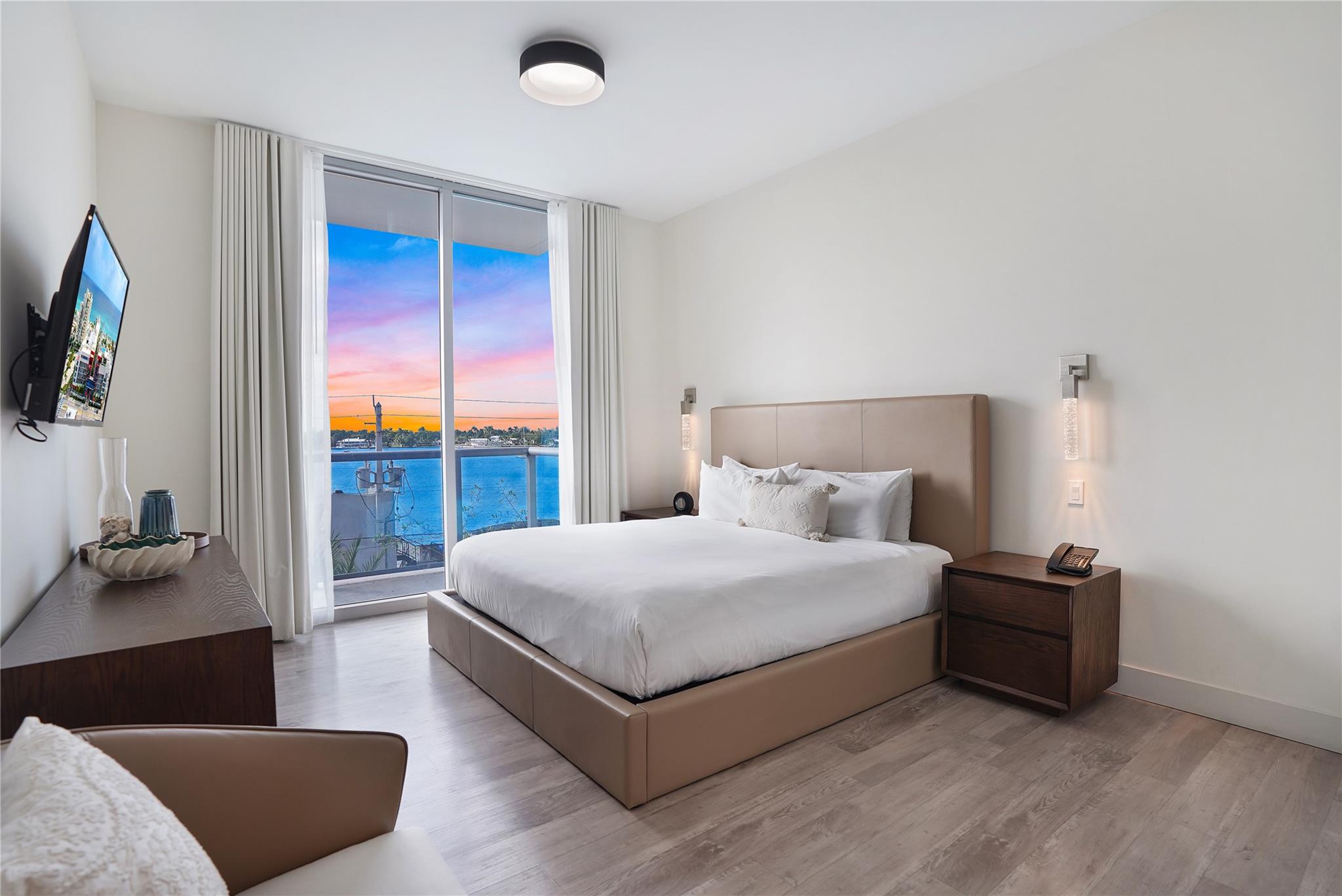 Costa Hollywood - Residential