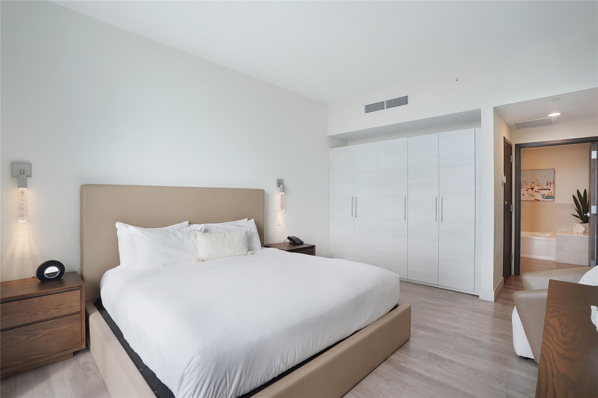 Costa Hollywood - Residential