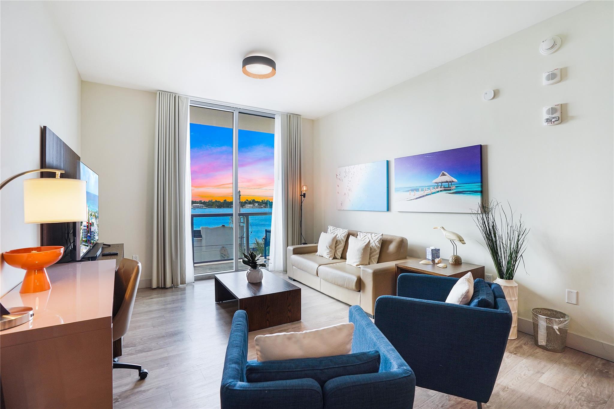 Costa Hollywood - Residential