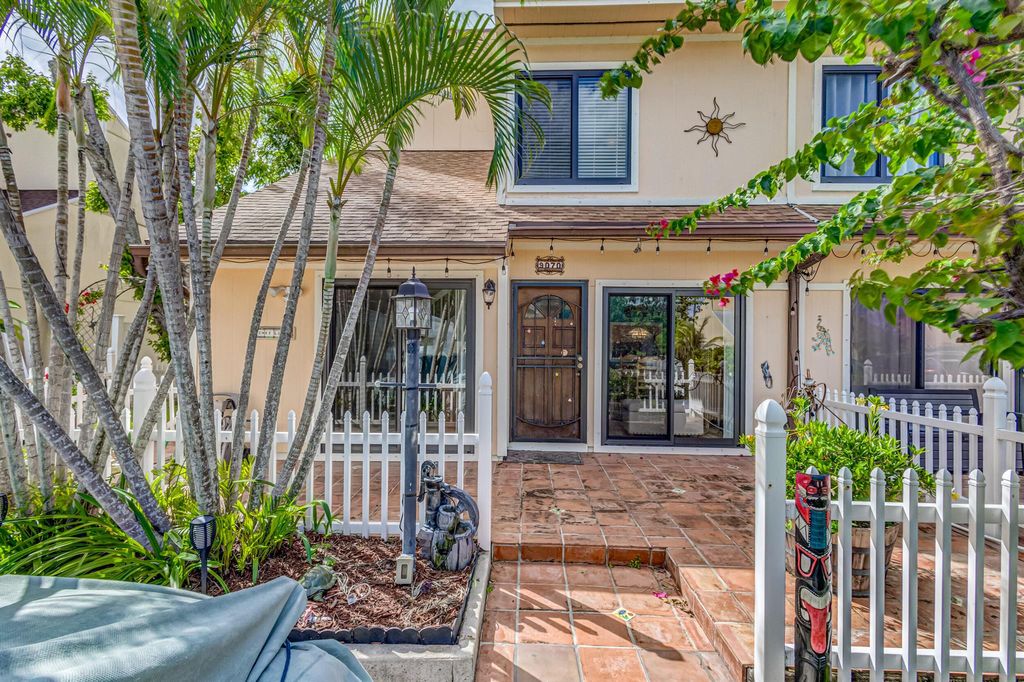 Photo of 9070 Green Meadows Way, Palm Beach Gardens, FL 33418 (MLS # R10928141)