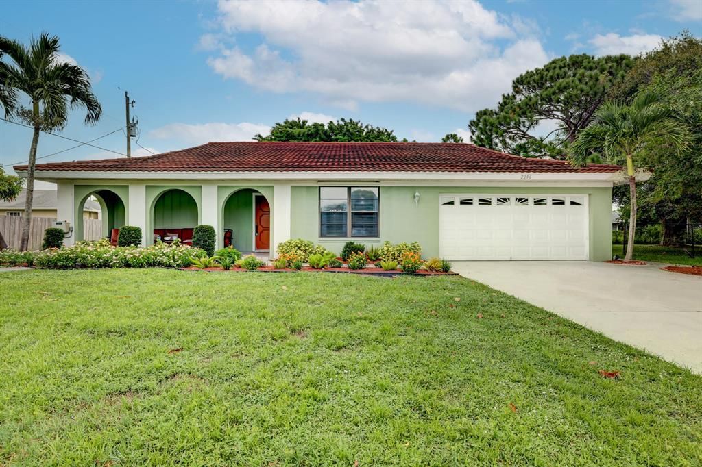 Photo of 2296 SW Edison Circle, Port Saint Lucie, FL 34953 (MLS # R10734602)