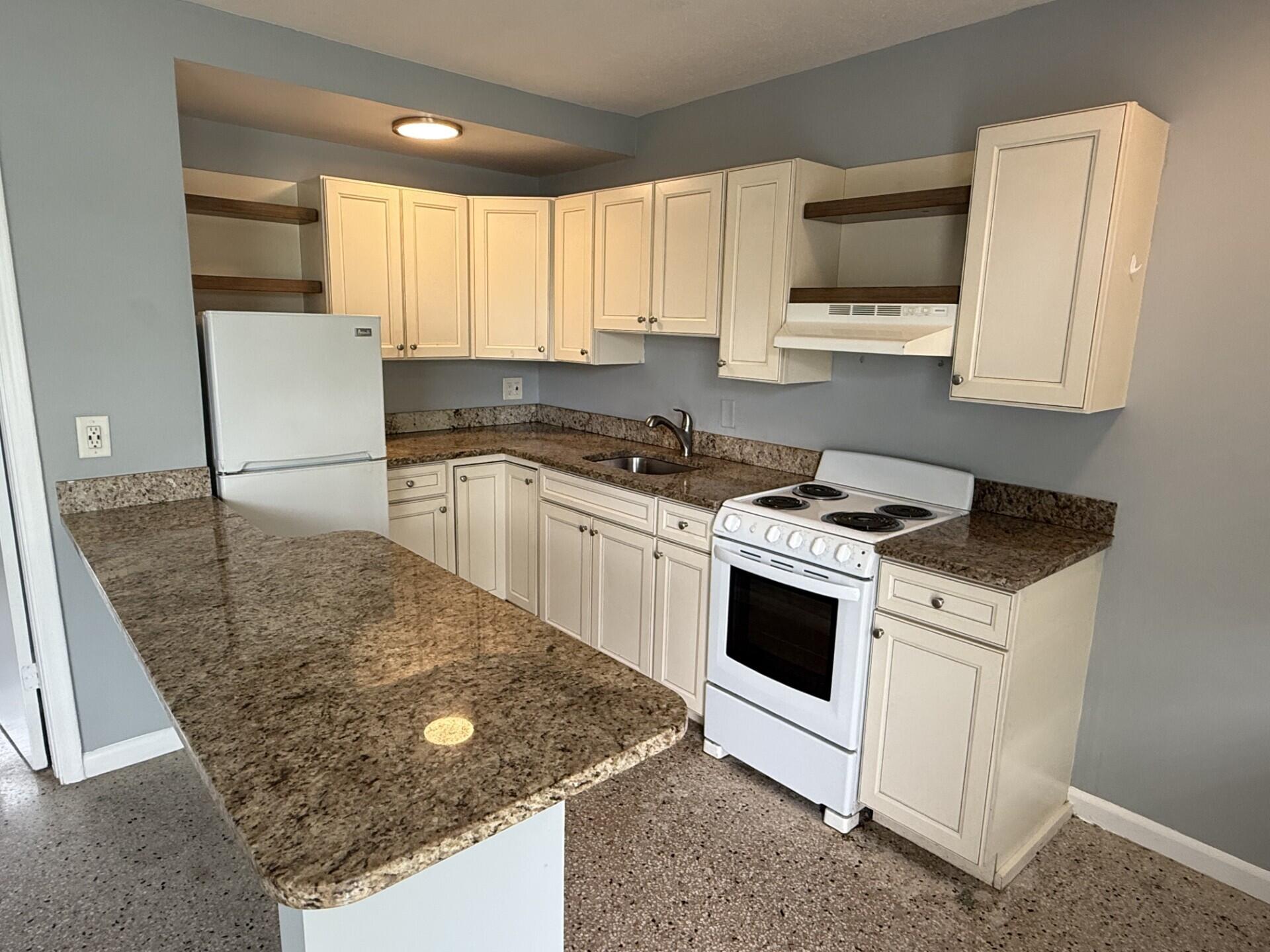 Photo 1 of 11 — 1118 N H Street 15, Lake Worth Beach, FL 33460