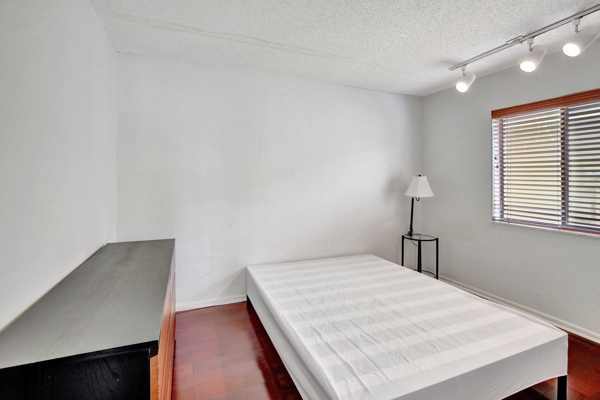 NOB HILL VILLAGE - Residential Lease