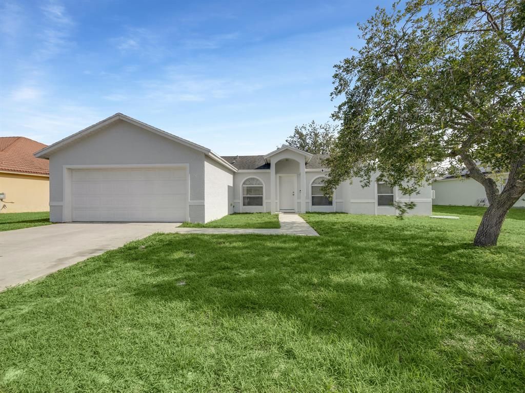 Photo of 401 SW Dagget Avenue, Port St Lucie, FL 34953 (MLS # R10887637)