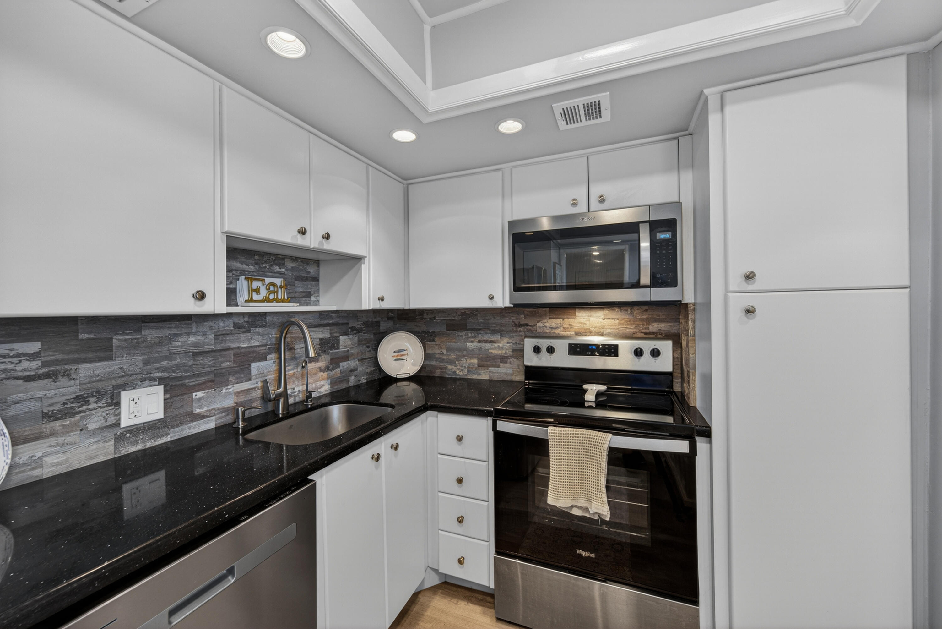 NO 16 PALM-AIRE COUNTRY CLUB - Residential Lease