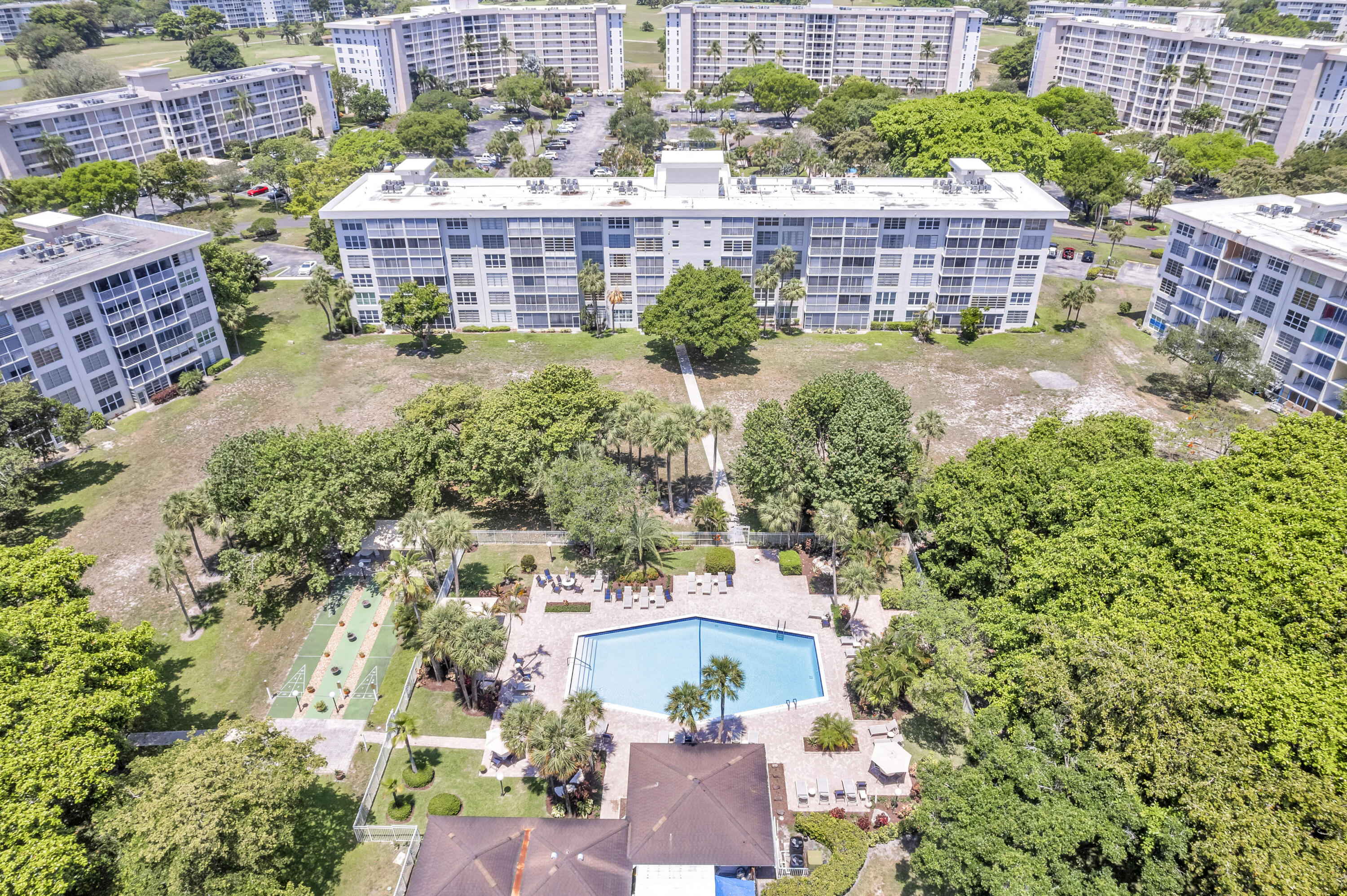 NO 16 PALM-AIRE COUNTRY CLUB - Residential Lease