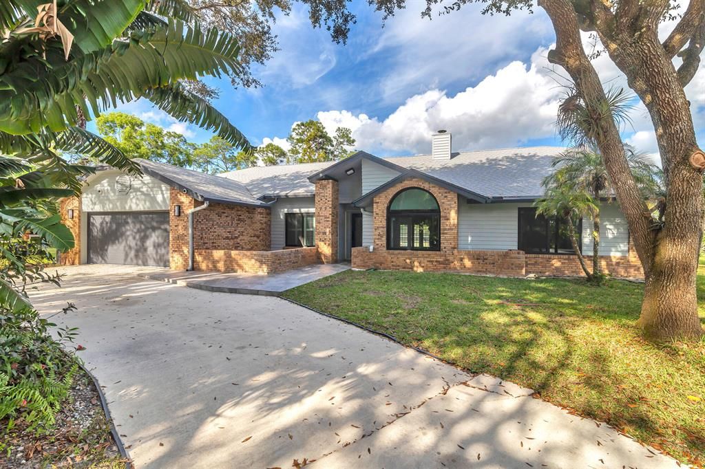 Photo of 13889 Deer Creek Drive, Palm Beach Gardens, FL 33418 (MLS # R10858265)