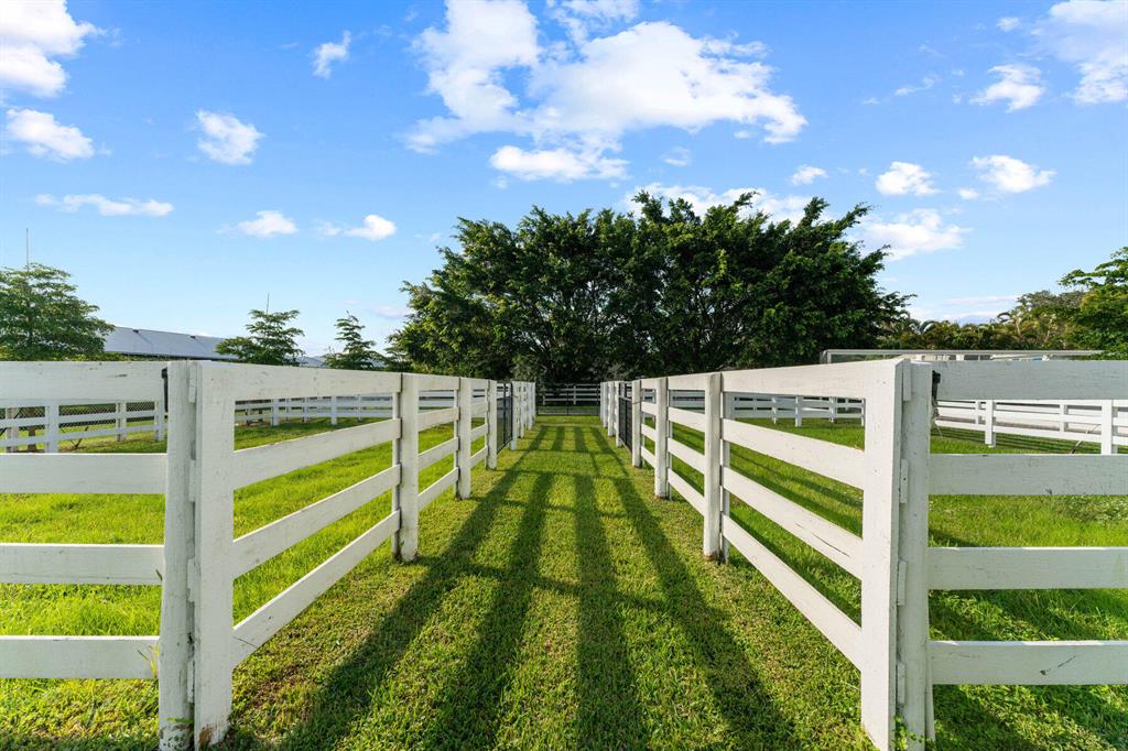 SADDLE TRAIL PARK OF WELL - Residential