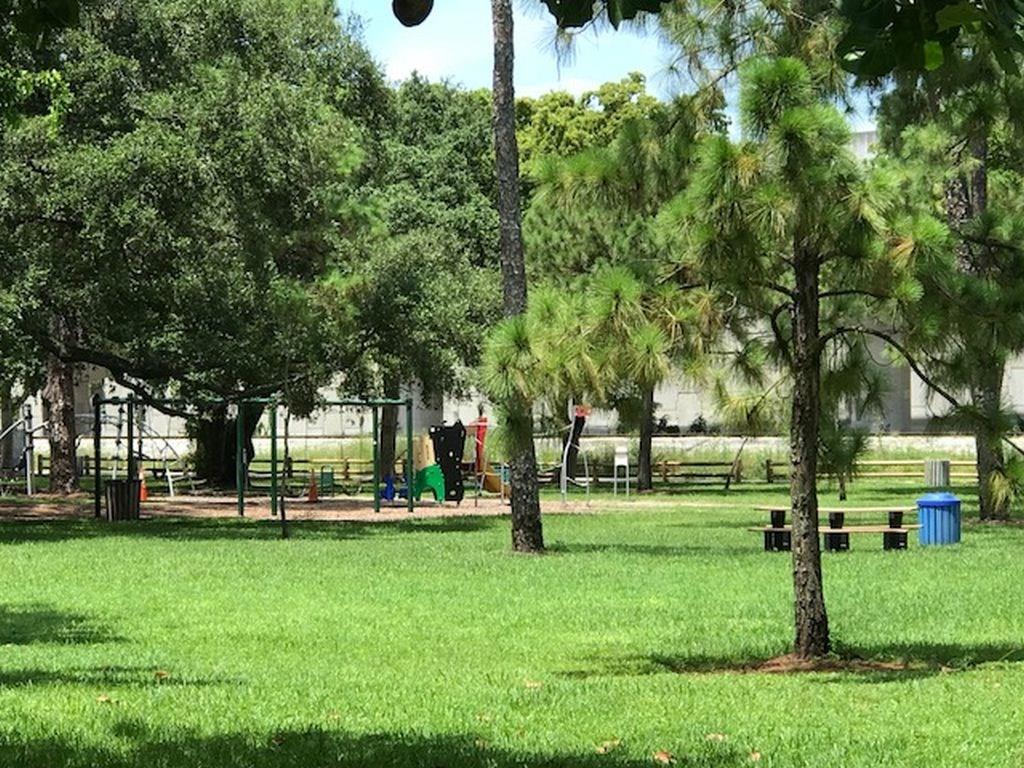 FLAMINGO PARK SEC C 38-30 - Residential Lease