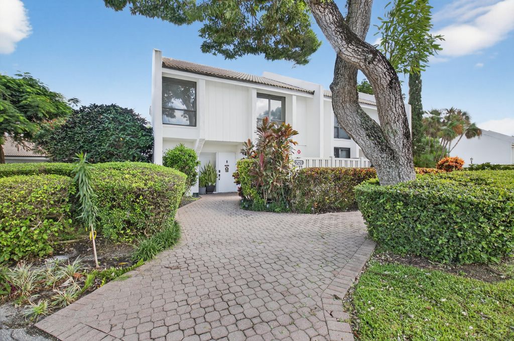 Photo of 701 Bridgewood Drive, Boca Raton, FL 33434 (MLS # R11130744)