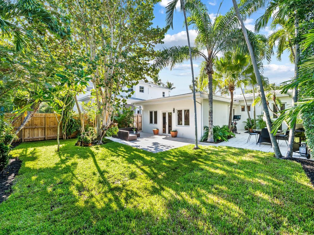 Photo of 708 SE 9th Street, Fort Lauderdale, FL 33316 (MLS # F10456637)