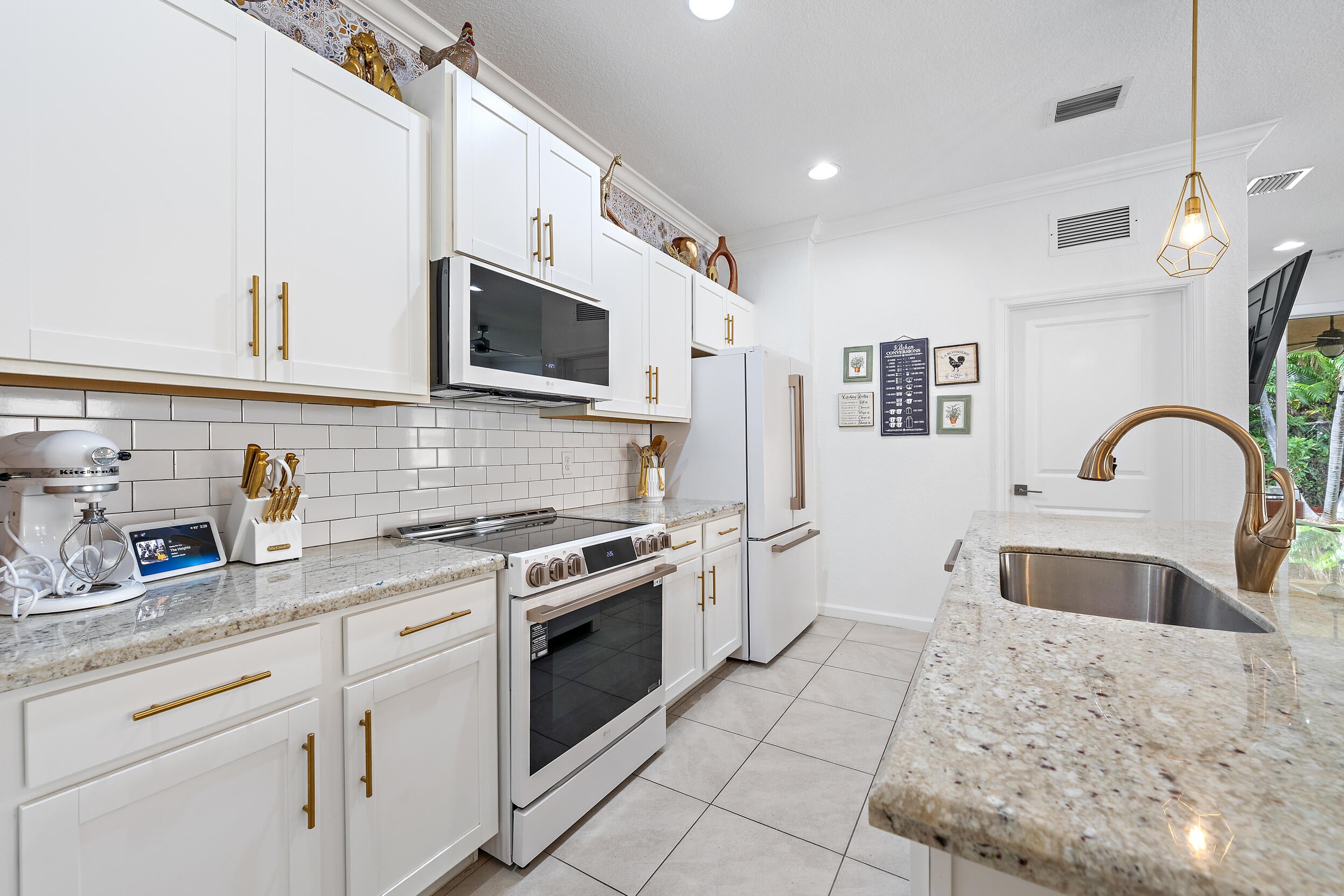 Properties 4017 Tomoka Drive
