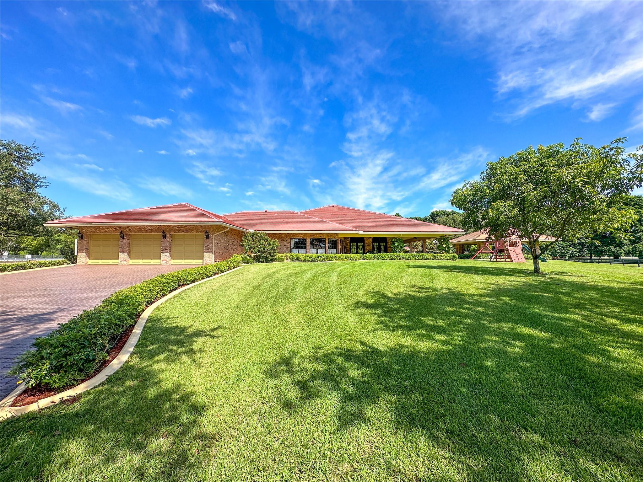 SUNSHINE RANCHES - Residential