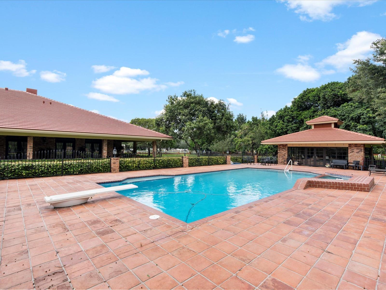 SUNSHINE RANCHES - Residential