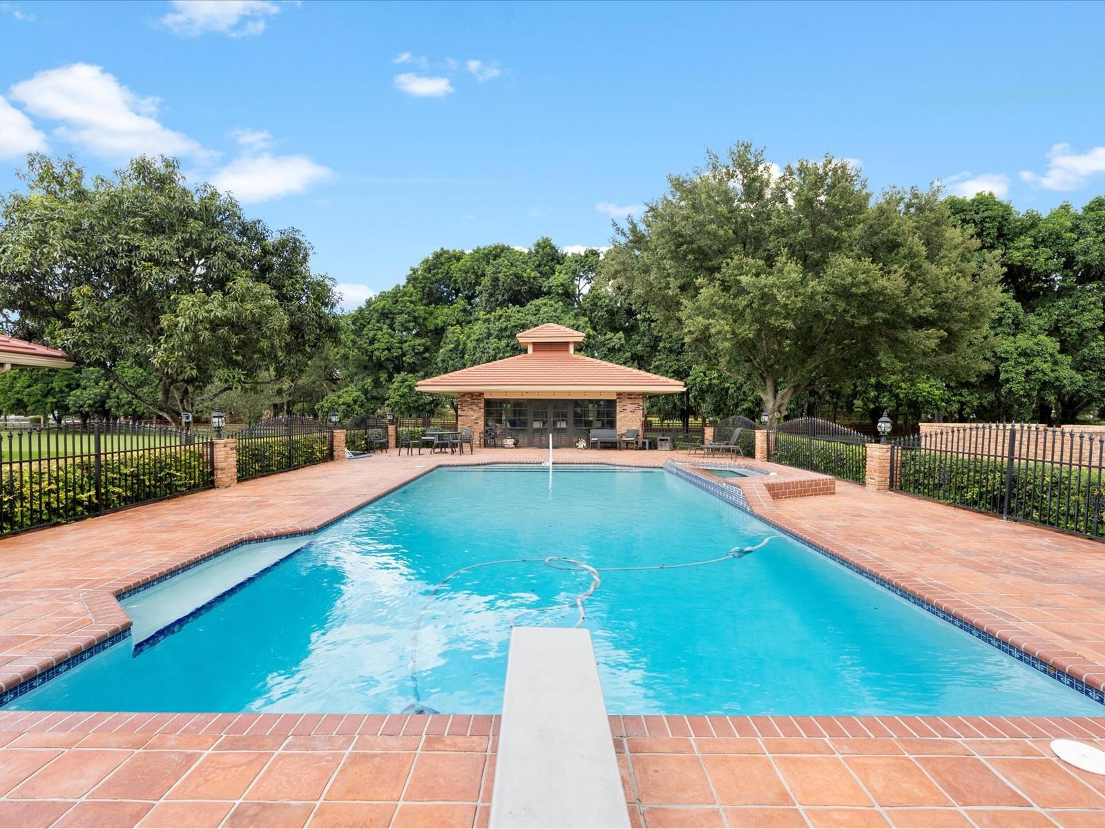 SUNSHINE RANCHES - Residential