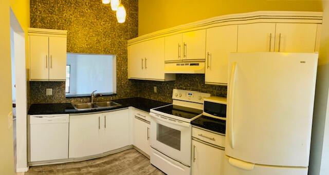 LUCERNE PARK CONDS - Residential Lease