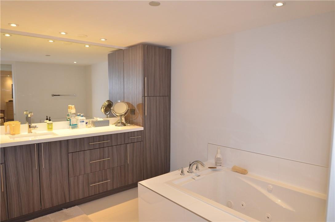 TURNBERRY  TOWERS - Residential