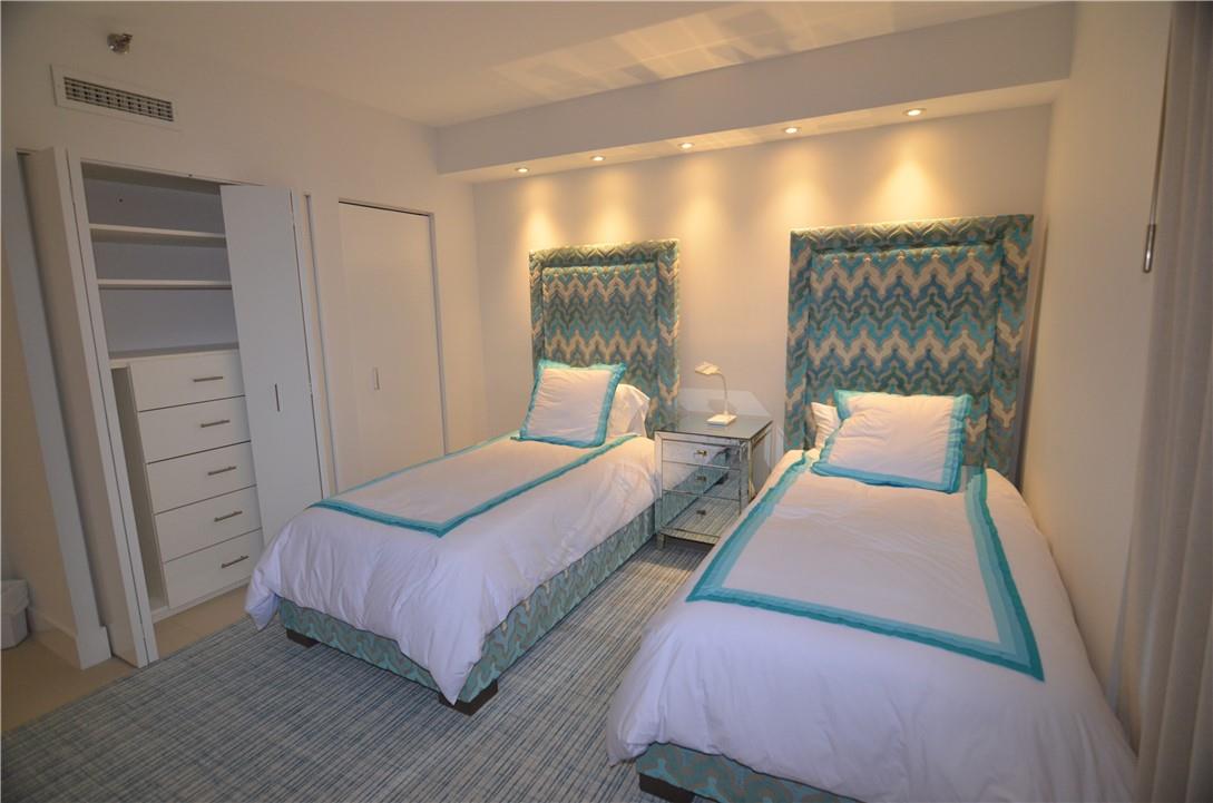 TURNBERRY  TOWERS - Residential