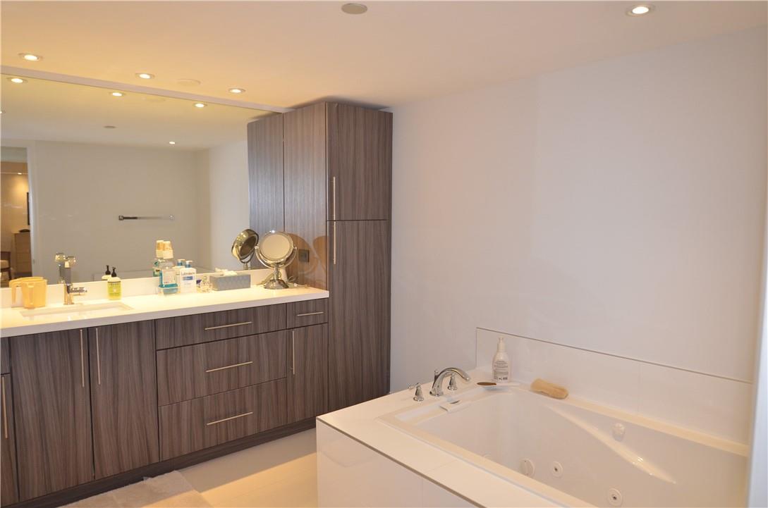 TURNBERRY  TOWERS - Residential