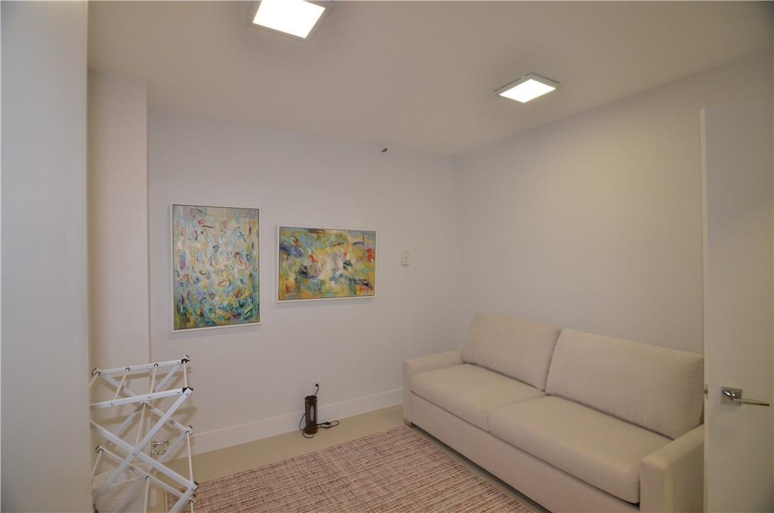 TURNBERRY  TOWERS - Residential