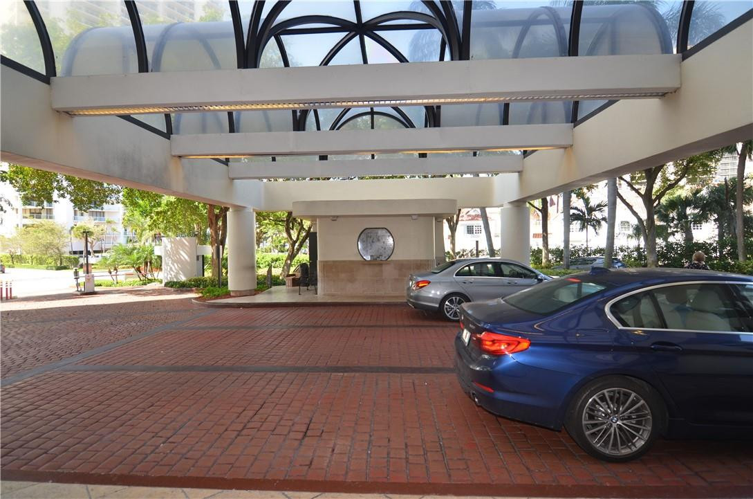 TURNBERRY  TOWERS - Residential