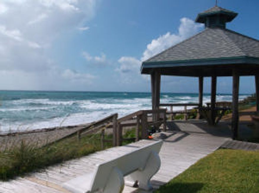 Lovely unit in Colonial Ridge with nice sun porch.  Great natural lighting.  Private beach and coop pool. ****Monthly HOA of $484 includes land lease****Priced to sell!!