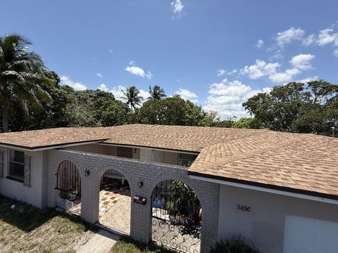3496 NW 27th St Lauderdale Lakes FL 33311