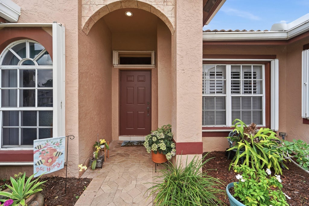 Photo of 4788 S Cypress Dr Drive S, Boynton Beach, FL 33436 (MLS # B26030398)
