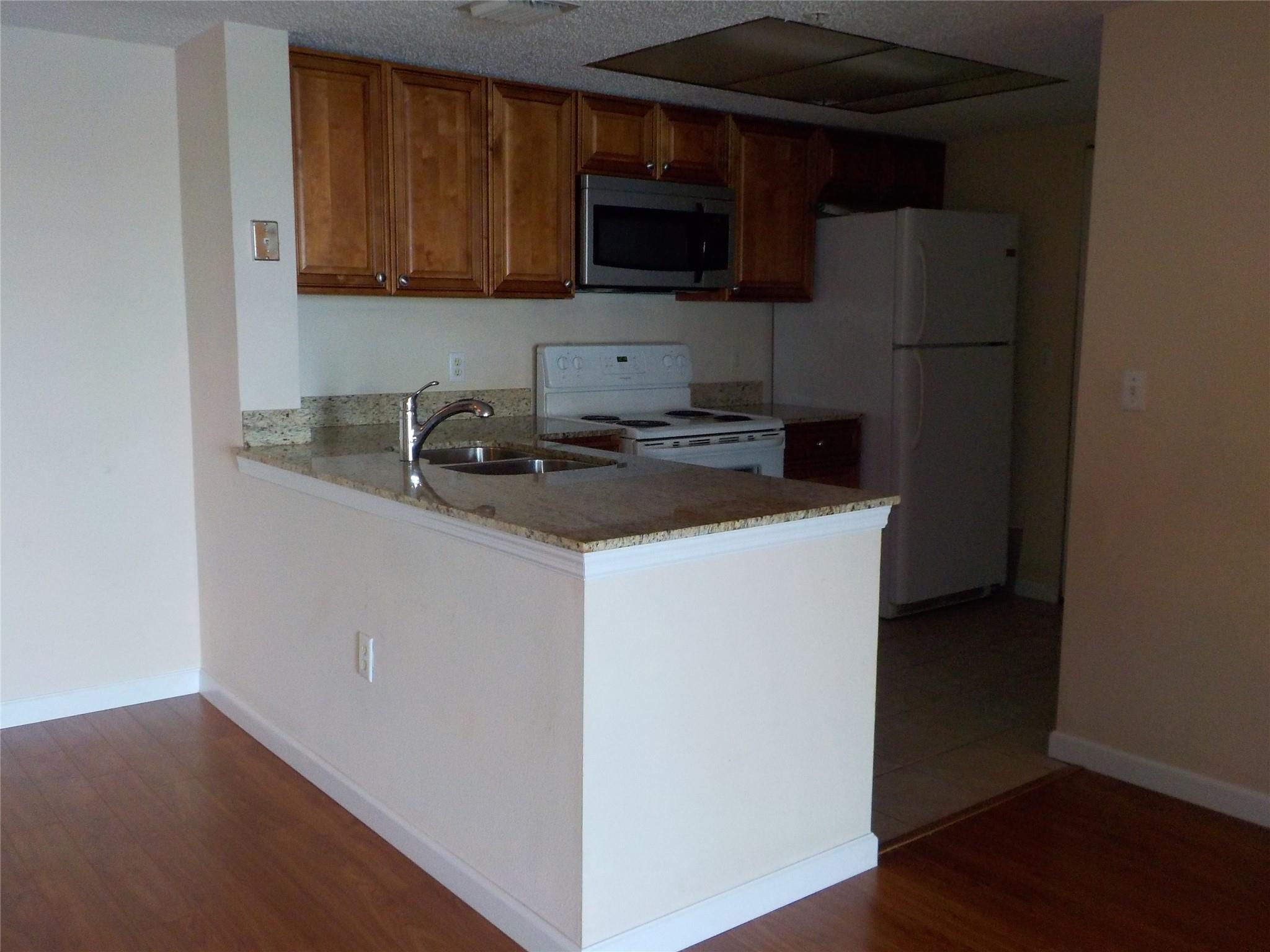 5061 Wiles Rd 206