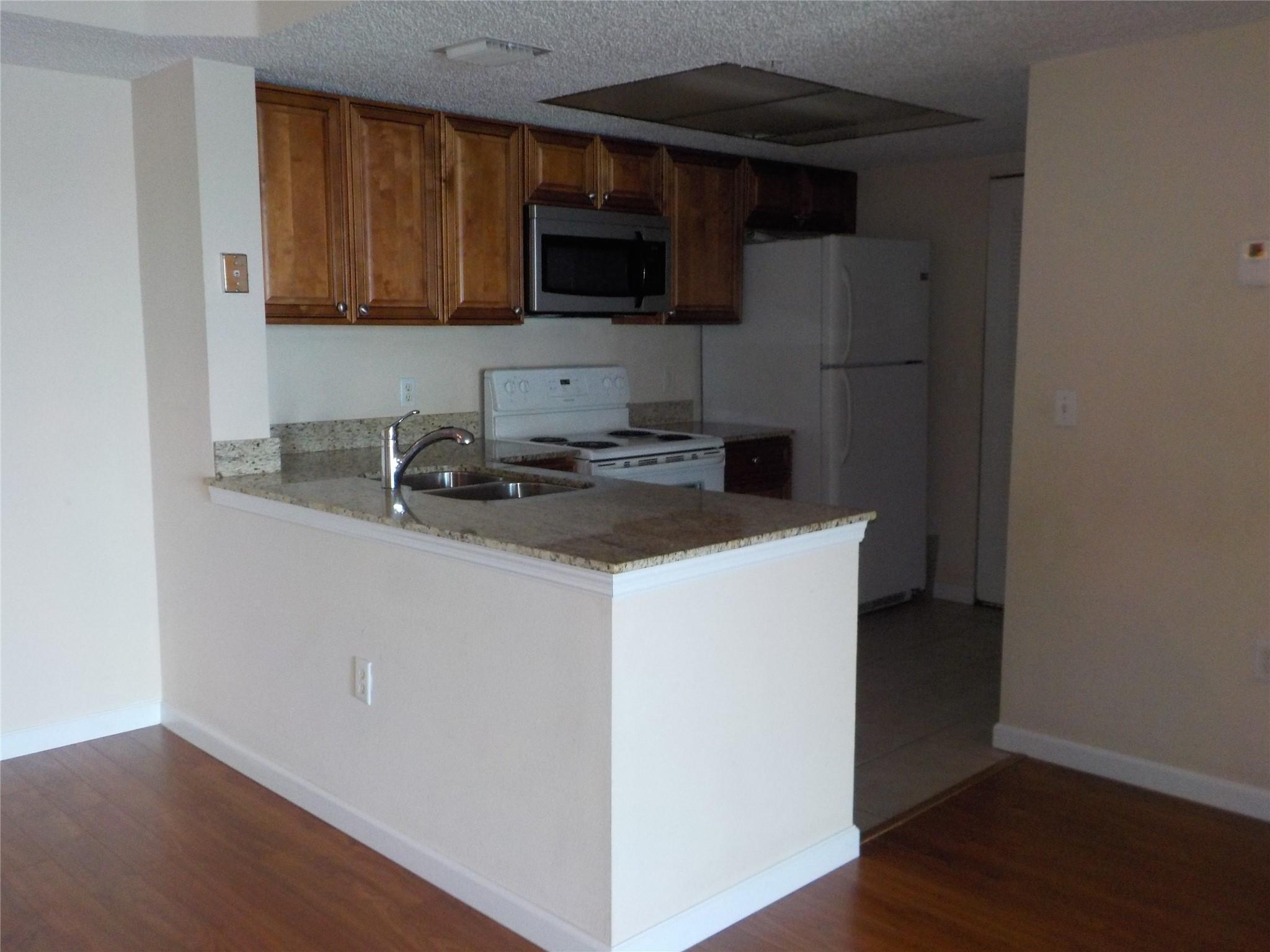 5061 Wiles Rd 206